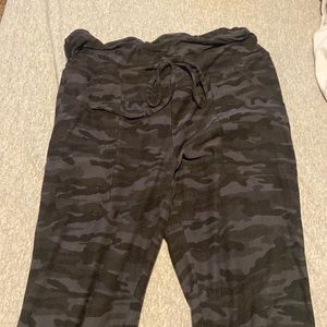 Dark camouflage tied leggings